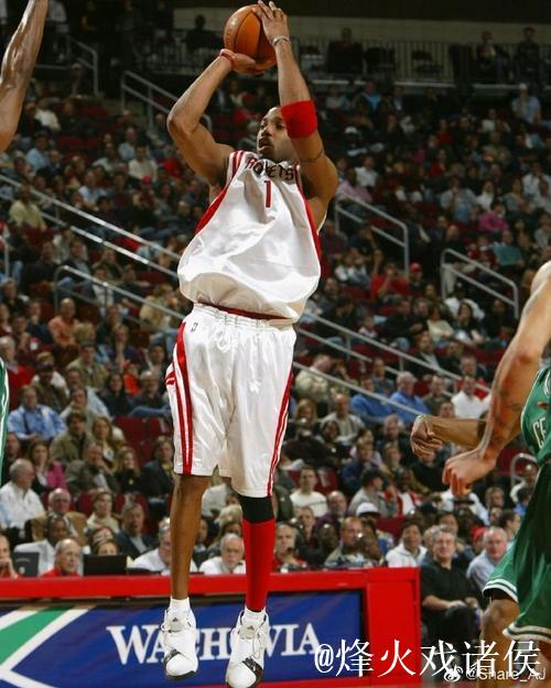 米奇全场出战16分钟,投篮10中6得到14分6篮板1助攻1抢断 米奇全场出战16分钟,投篮10中6得到14分6篮板1助攻1抢断