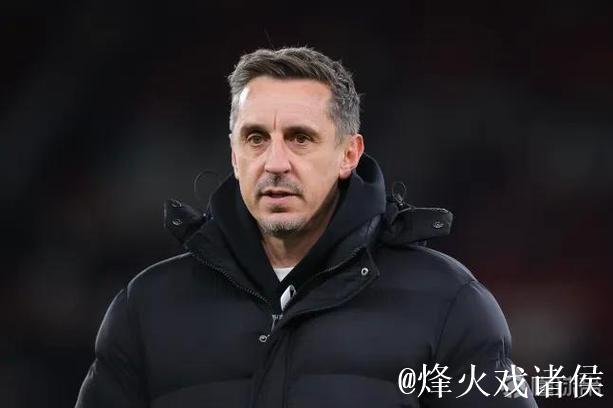 内维尔：卢克-肖应该踢得更强硬，他让队友陷入了两难的境地